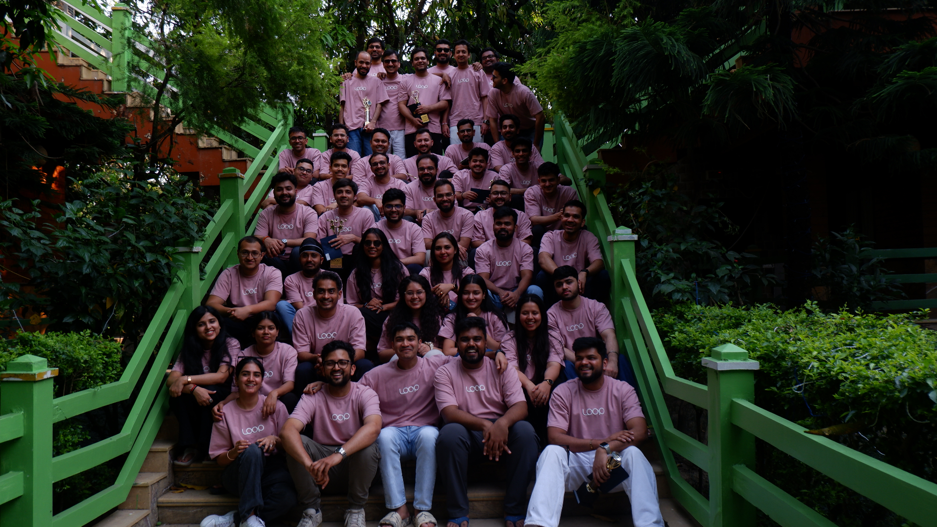 Loop team on stairs